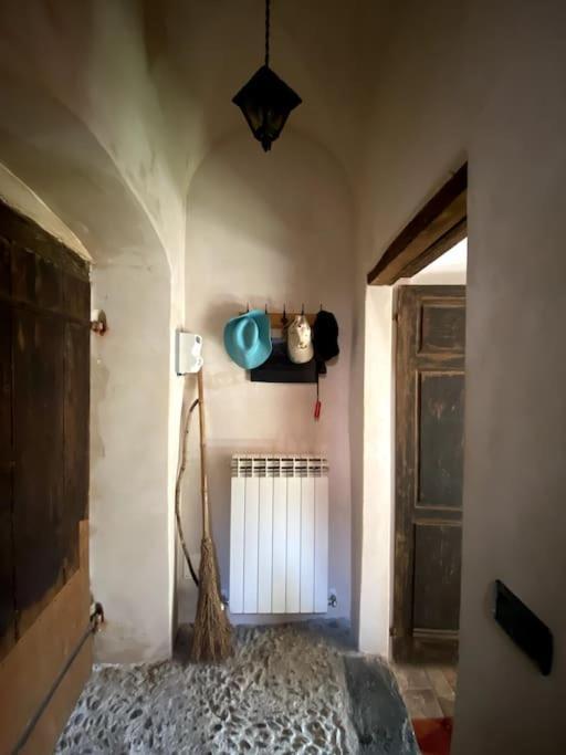 Iconic Italian Townhouse W Rooftop Terrace & Mountain View, ปิญา ภายนอก รูปภาพ