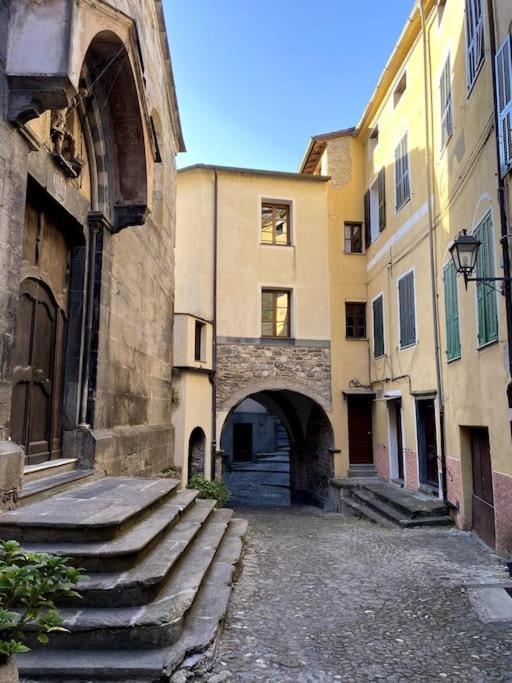 Iconic Italian Townhouse W Rooftop Terrace & Mountain View, ปิญา ภายนอก รูปภาพ