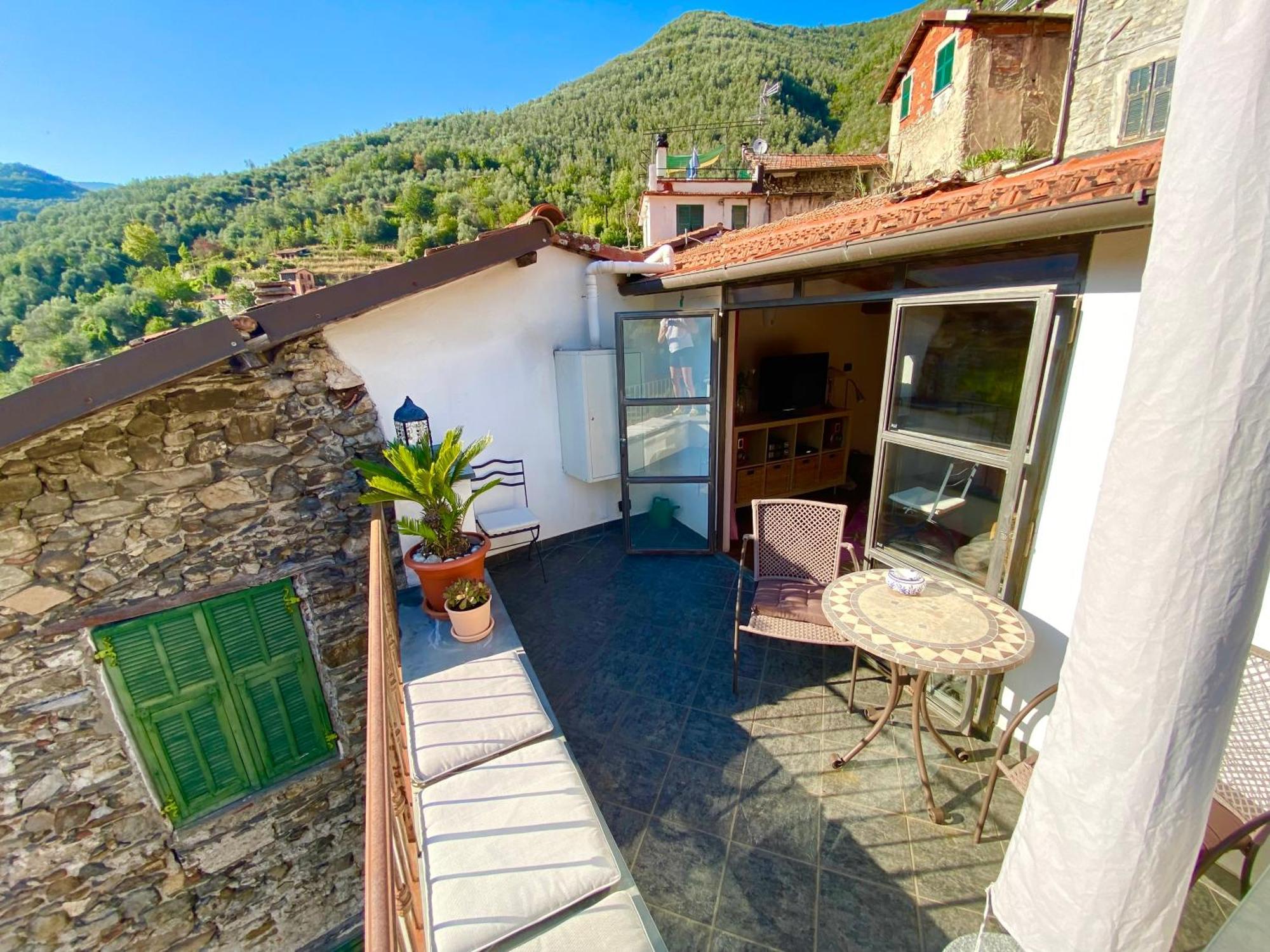 Iconic Italian Townhouse W Rooftop Terrace & Mountain View, ปิญา ภายนอก รูปภาพ