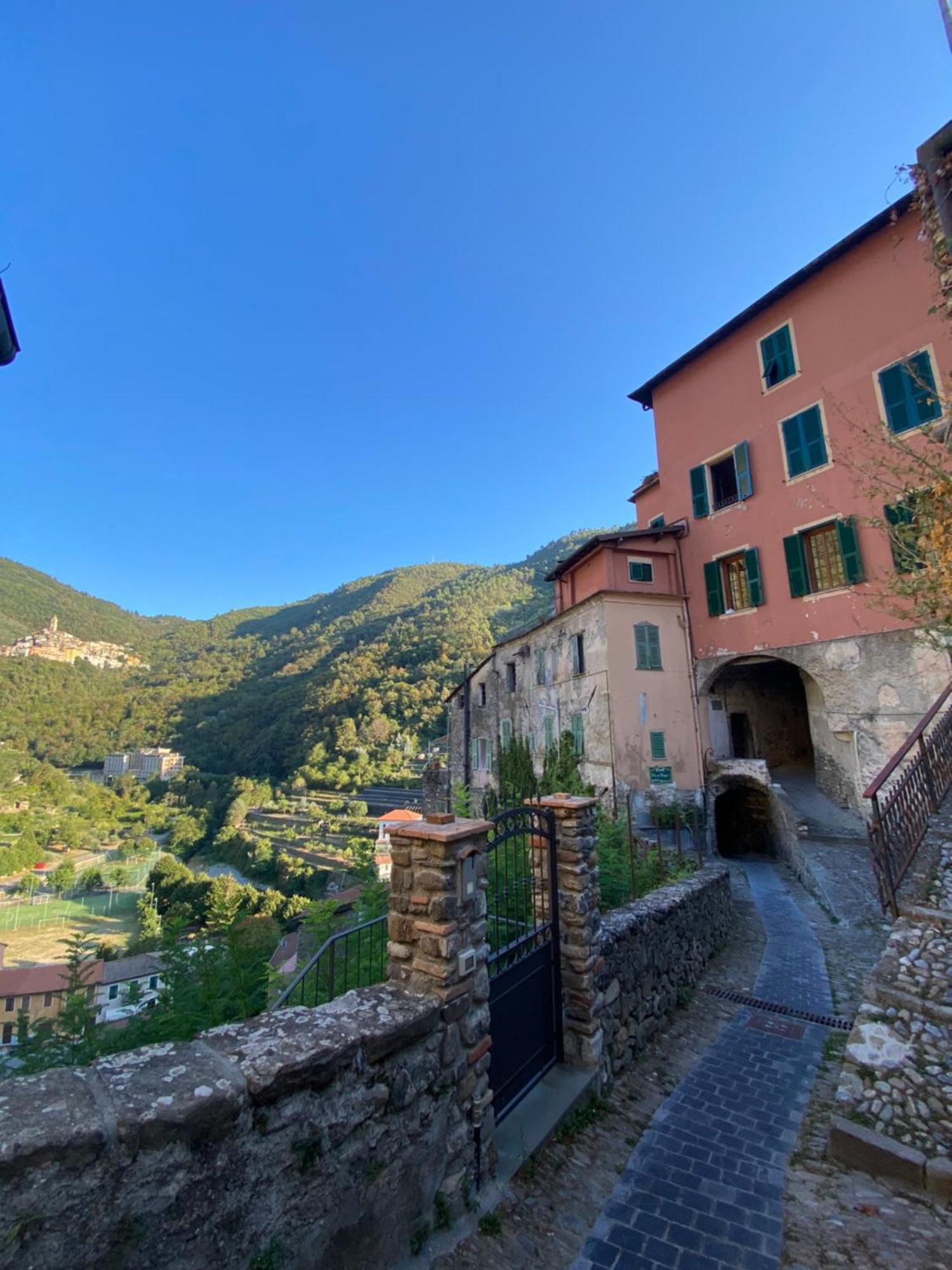 Iconic Italian Townhouse W Rooftop Terrace & Mountain View, ปิญา ภายนอก รูปภาพ