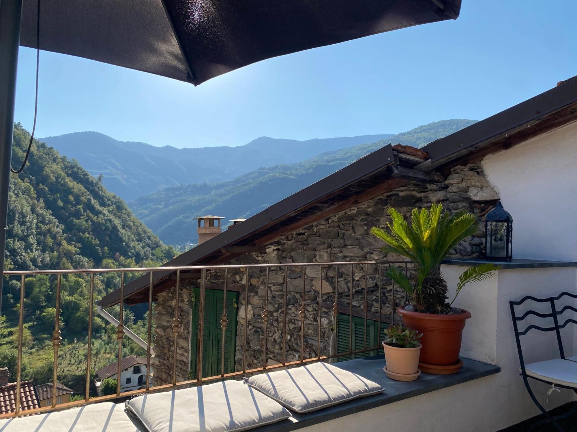Iconic Italian Townhouse W Rooftop Terrace & Mountain View, ปิญา ภายนอก รูปภาพ