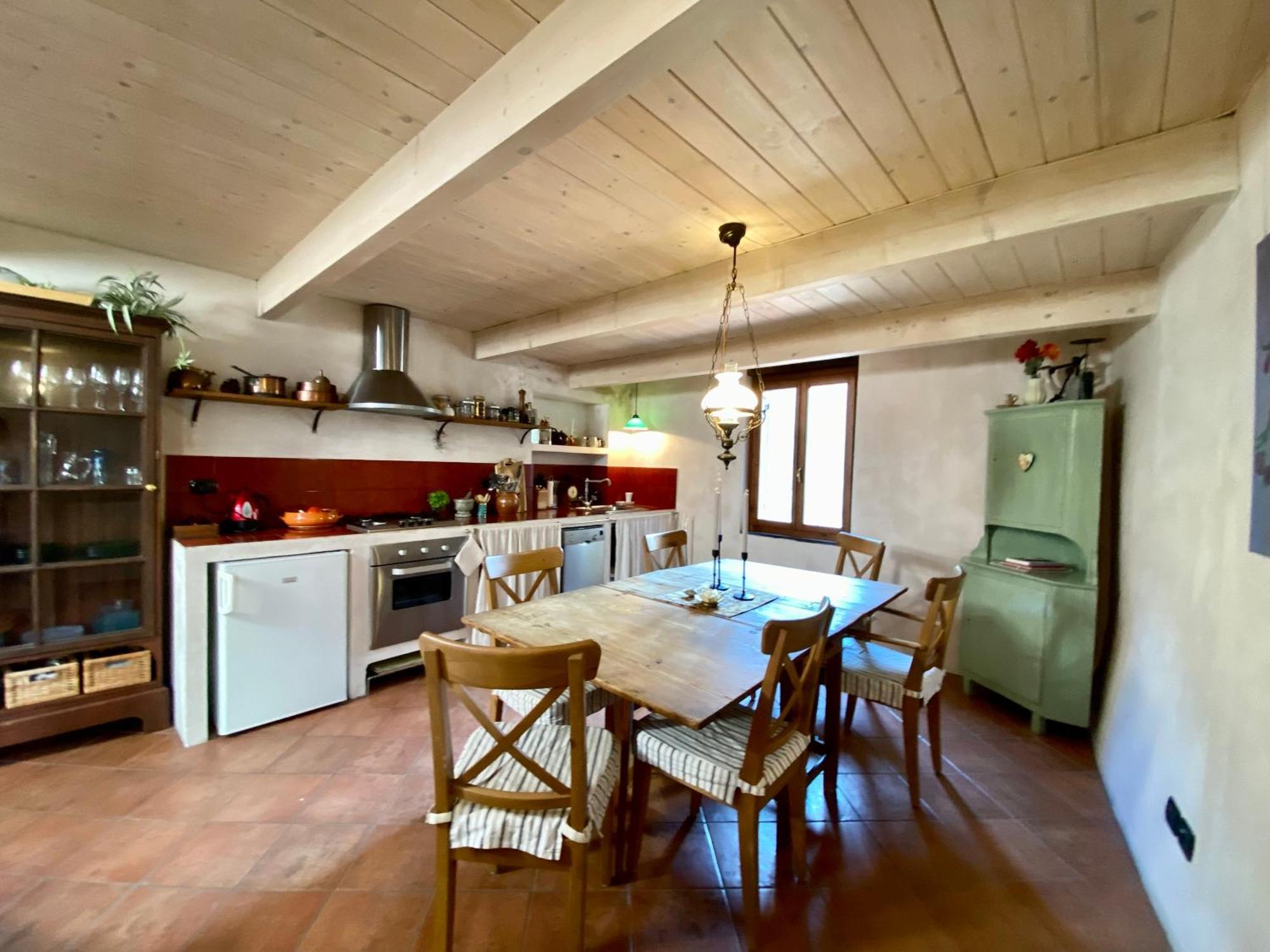 Iconic Italian Townhouse W Rooftop Terrace & Mountain View, ปิญา ภายนอก รูปภาพ