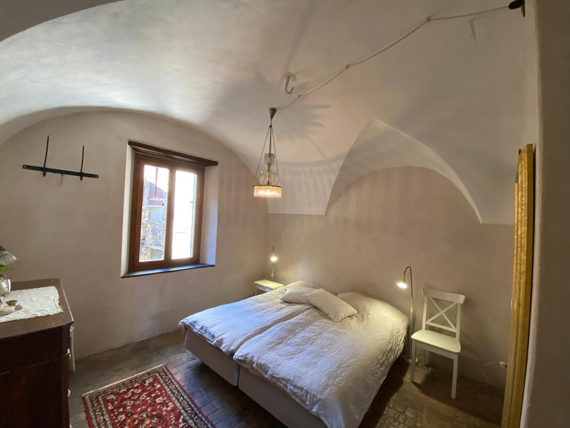 Iconic Italian Townhouse W Rooftop Terrace & Mountain View, ปิญา ภายนอก รูปภาพ
