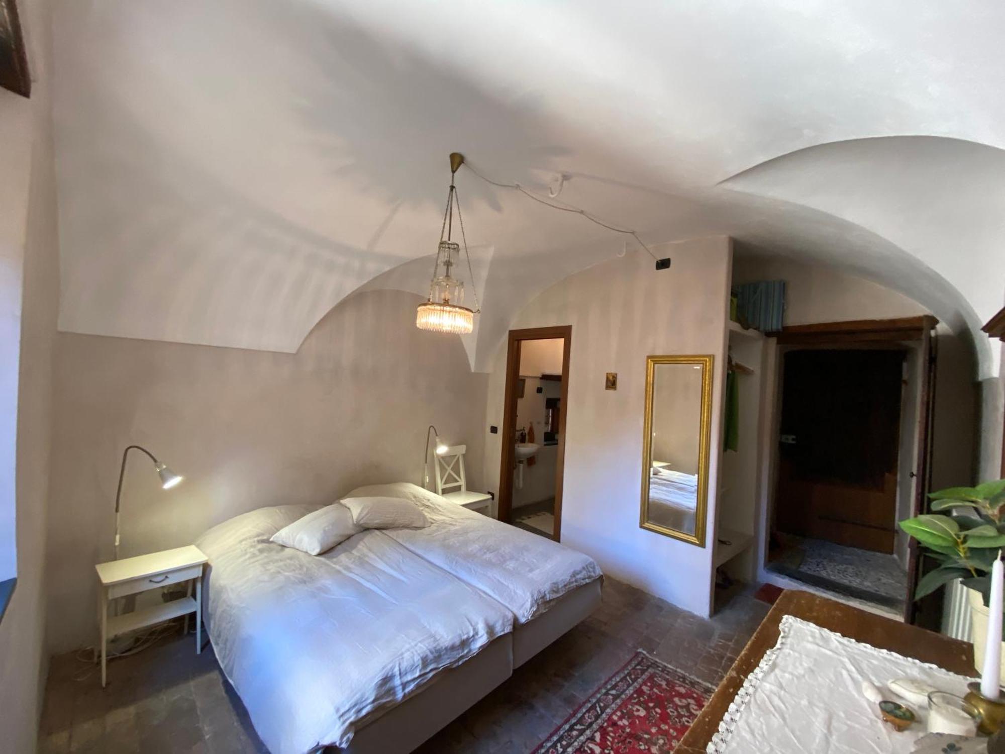 Iconic Italian Townhouse W Rooftop Terrace & Mountain View, ปิญา ภายนอก รูปภาพ