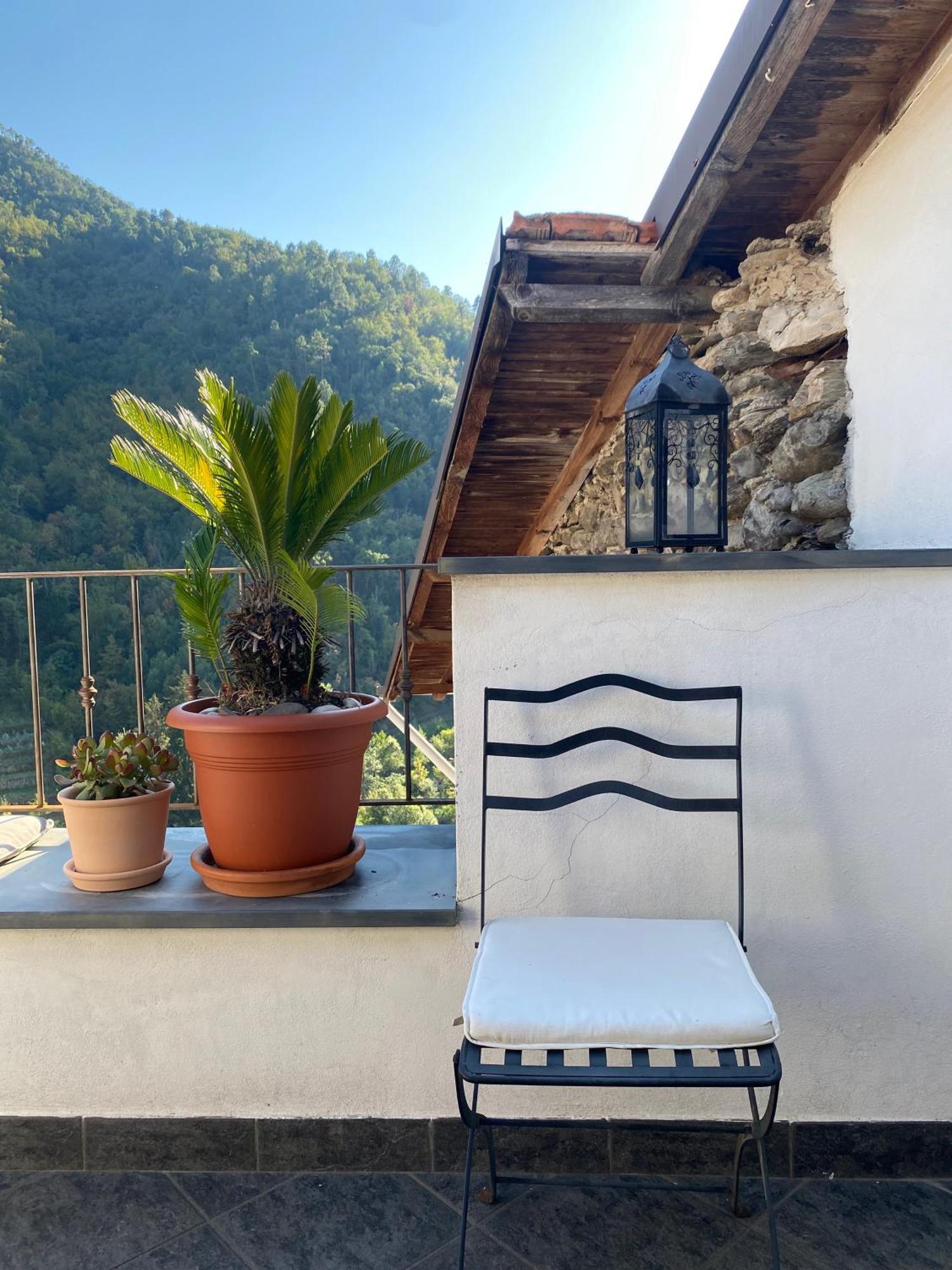 Iconic Italian Townhouse W Rooftop Terrace & Mountain View, ปิญา ภายนอก รูปภาพ